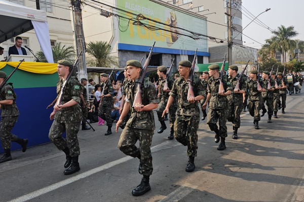 Comemorações do Dia da Independência atraem centenas de pessoas em Patos de Minas