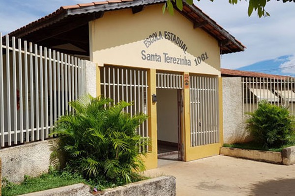 Bandidos arrombam Escola Estadual em Patos de Minas e furtam diversos notebooks