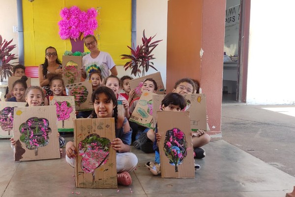 Estudantes de Pindaíbas comemoram o Dia da Árvore com muita criatividade e conscientização; veja