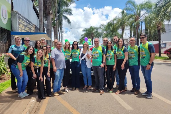 Sicoob Credicopa entrega Fiat Toro 0km para ganhadora da promoção Trintou em Patos de Minas