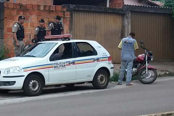 PM age rápido e apreende acusado de assalto a supermercado no Bairro Sebastião Amorim