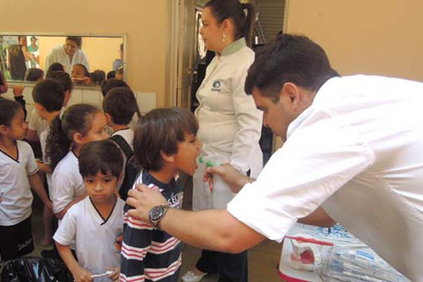 Projeto “Lição de Sorriso” da Clínica Ortodontic Center leva lições de prevenção às escolas