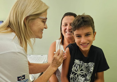 Patos de Minas intensifica combate à dengue com Dia D de vacinação e conscientização