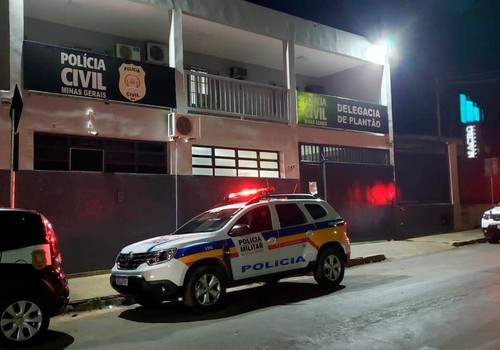 Homem apresenta identidade com foto colada em cima da outra foto e acaba preso na BR 352