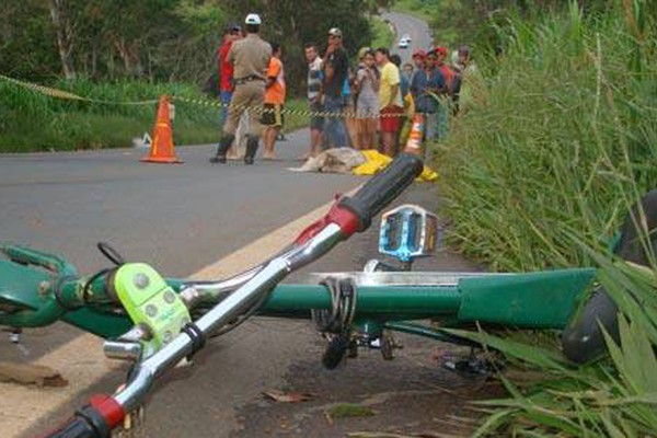 Ciclista de 35 anos morre ao ser atropelado por um carro na MGC 354