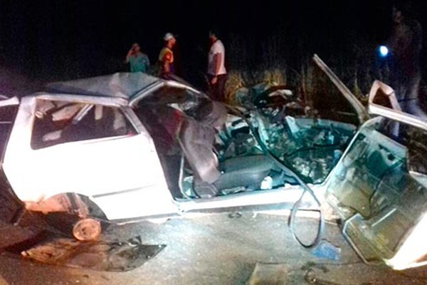 Motorista morre e outros 3 ficam feridos em batida de frente com caminhão tanque na BR365