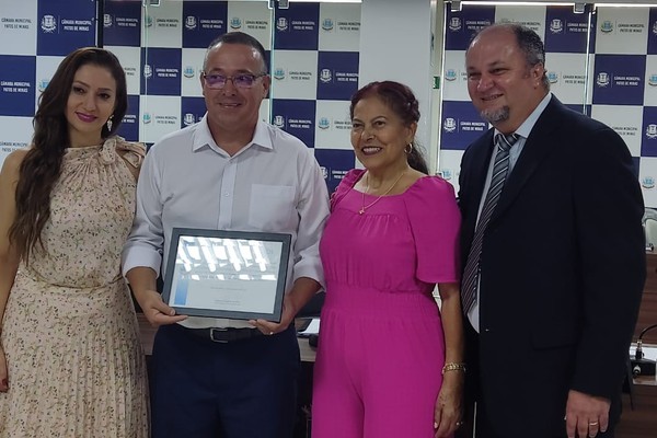 Treinador Fernando Diniz é homenageado e recebe Moção de Aplausos na Câmara de Patos de Minas