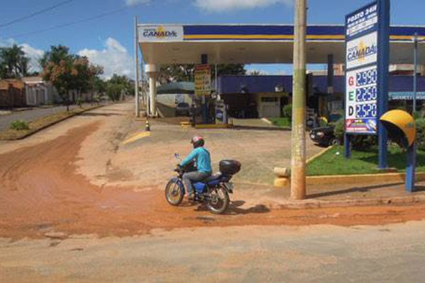 Buracos em cruzamento da avenida Fátima Porto são armadilhas para motociclistas