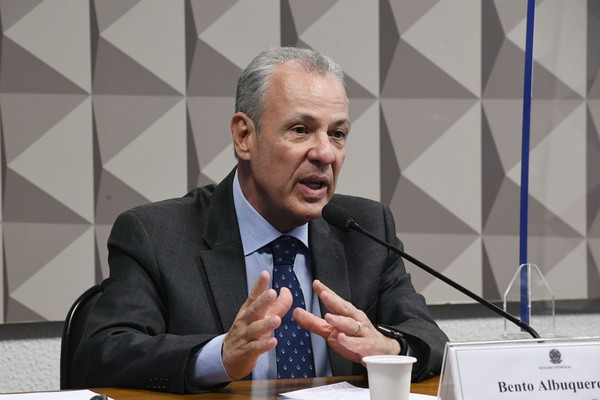 Após nova alta, ministro diz que preço do Petróleo ainda vai subir mais