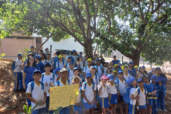 Alunos do Projeto AABB Comunidade fazem Abraço Simbólico na Biquinha do Caramuru