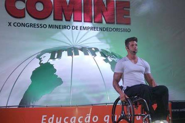 Lançamento do Comine reúne centenas de pessoas no ginásio do UNIPAM