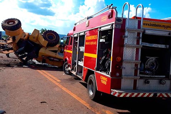 Motorista de caminhão morre em acidente envolvendo trator perto de Coromandel