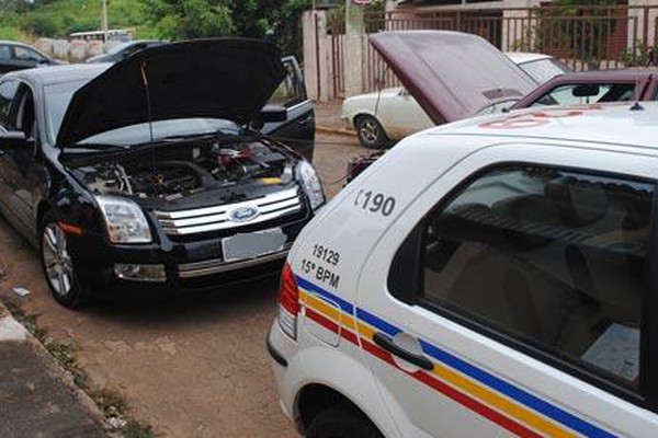 Motorista embriagado é preso pela Polícia Militar dando tranco em carro de luxo