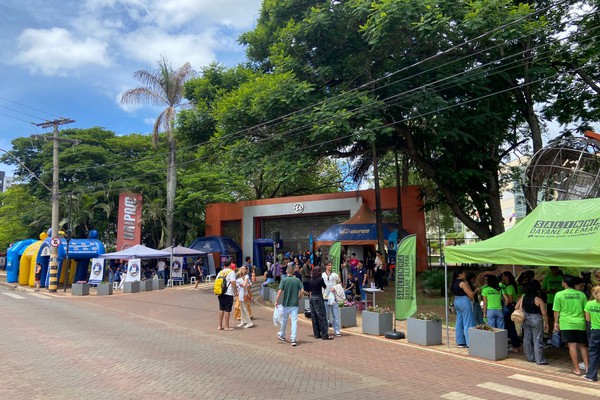 Quase 5 mil pessoas fazem a prova do ENEM em Patos de Minas
