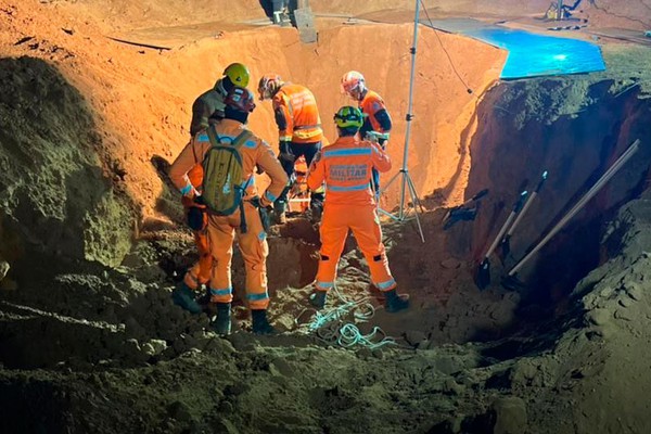 Após mais uma queda de criança em buraco de obra, Corpo de Bombeiros alerta para o perigo