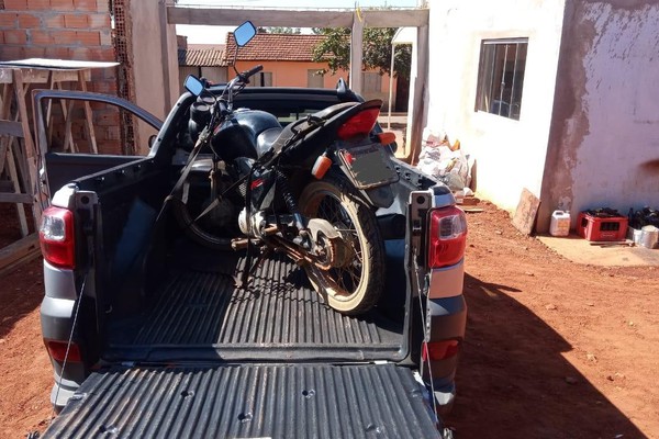 Jovem se entrega à polícia após furto de motocicleta e dois acabam na delegacia