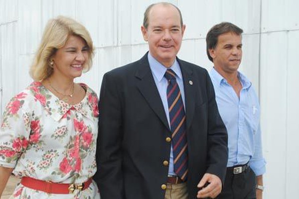 Elmiro Nascimento, secretário de agricultura, é recebido com festa no aeroporto