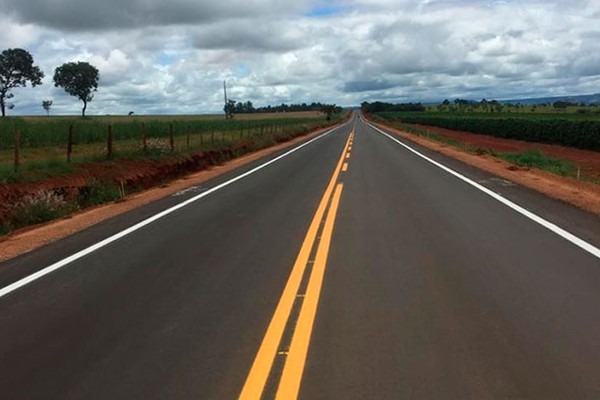 Estrada da Serrinha é sinalizada para inauguração com Ministra da Agricultura nesta quinta