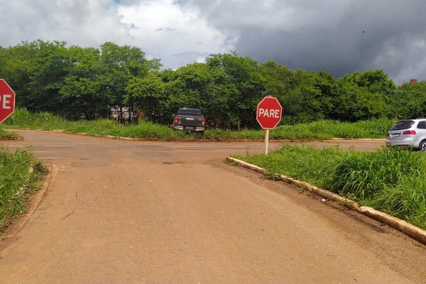 Condutora avança parada e atinge veículo que seguia pela MG 190, em Monte Carmelo