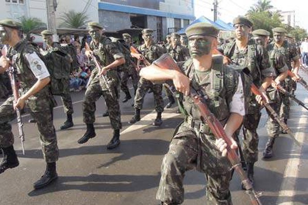 Desfile Cívico e Militar mostra a história, as belezas e a riqueza de Patos de Minas