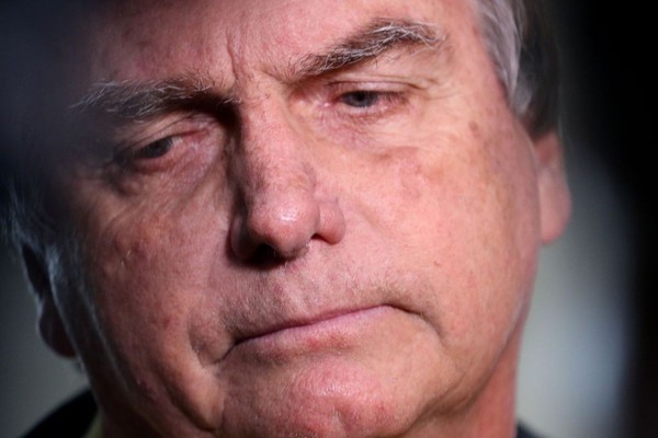 TSE suspende sessão com 3 votos a 1 pela inelegibilidade de Bolsonaro