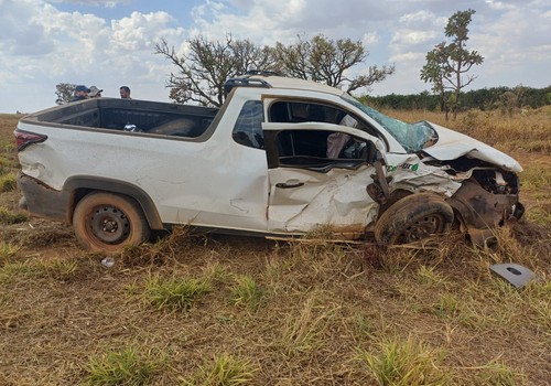 Motorista de 38 anos morre após batida entre picapes na BR352, em Rio Paranaíba
