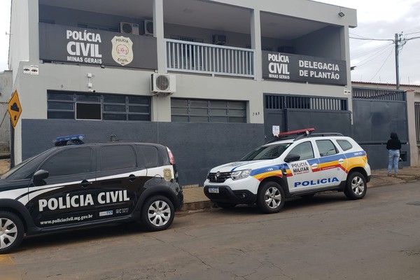 Polícia Militar encontra drogas e balança de precisão em casa de homem que ameaçava e agredia a companheira