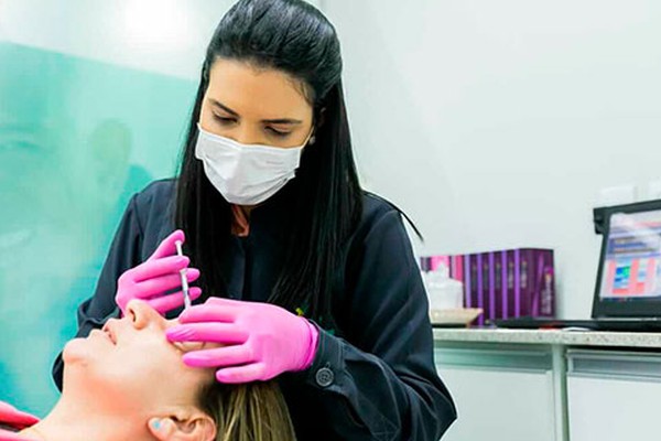 HOE vai oferecer novas técnicas e produtos de harmonização facial em Patos de Minas