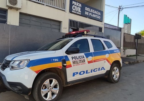 Homem é preso após tentar invadir casa da ex-companheira armado com faca em Rio Paranaíba