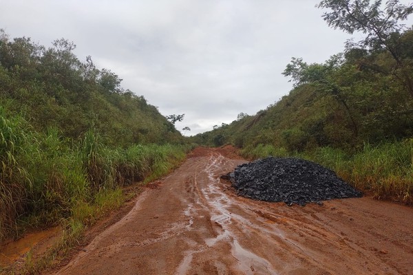 Chuvas formam atoleiros e trecho da BR 352 em Patos de Minas é interditado pelo DNIT