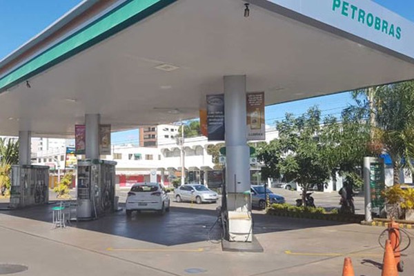 Patos de Minas amanhece sem combustível, mas transporte coletivo está garantido