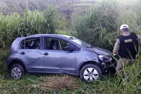 Motorista perde o controle na Ponte das Três Barras na MGC354 e despenca em ribanceira