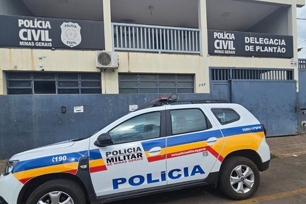 Criminosos invadem casa de idoso e furtam arma, munições e relógios antigos, em Patos de Minas