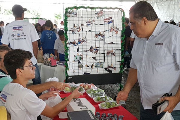 Projeto Jovens Empreendedores movimenta a Getúlio Vargas com milhares de estudantes