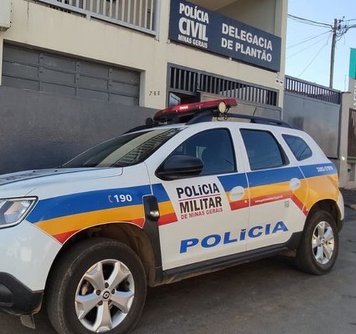 Homem é preso após tentar invadir casa da ex-companheira armado com faca em Rio Paranaíba