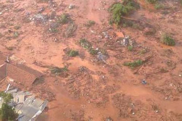 Cidade de Mariana recebe doações e voluntários para ajudar vítimas de desabamento