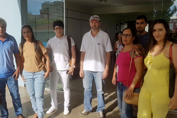 Dentista em coma tem que fazer hemodiálise e familiares se mobilizam para cobrar medidas 