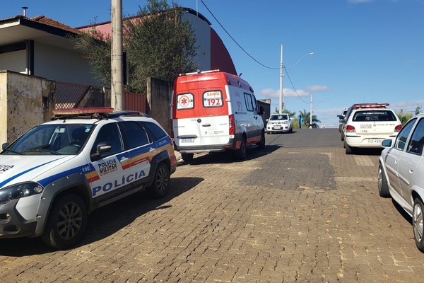 Aluno faz quebradeiras, ameaças e mobiliza Samu e Polícia Militar em escola de Patos de Minas