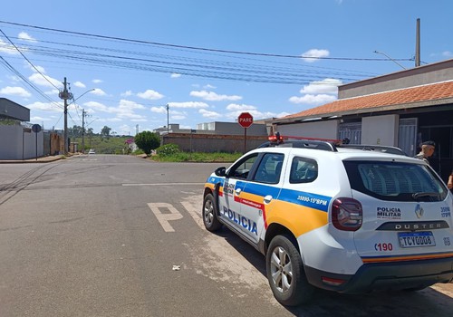 Homem furta carnes da casa da madrasta enquanto ela levava o filho com deficiência ao médico
