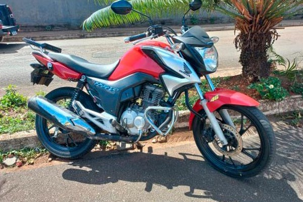 Jovem fica gravemente ferido após cair de moto ao "dar grau" em Patos de Minas e afirma que continuará com a prática