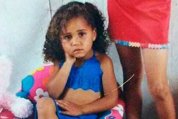 Separadas após morte da mãe, jovem pede ajuda para reencontrar irmã que não vê desde 2008