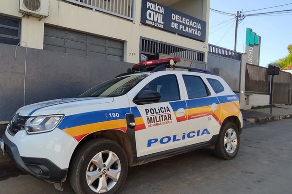 Polícia procura motorista de Gol que sai pelado e se masturbando pelas ruas de Patos de Minas