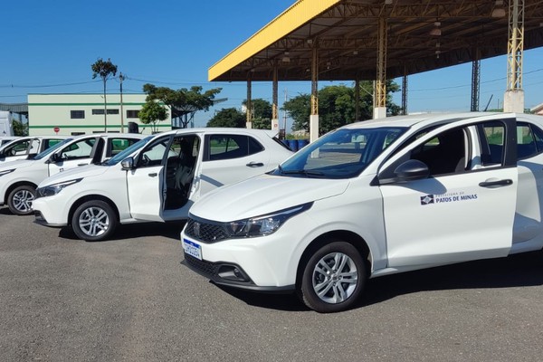 Secretaria de saúde recebe reforço na frota de veículos com carros, ambulâncias e micro-ônibus