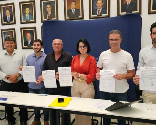 Prefeitura assina ordens de serviço para revitalização do Teatro, de monumentos históricos e para construção de ponte