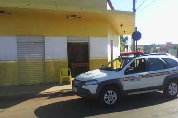 Comerciante reage, retira capuz e assaltante acaba sendo preso pela PM