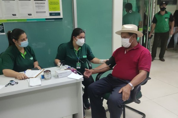 Comemorando Dia do Aposentado, Sicoob Credicopa faz promoção em empréstimo e ação em parceria com a Unimed