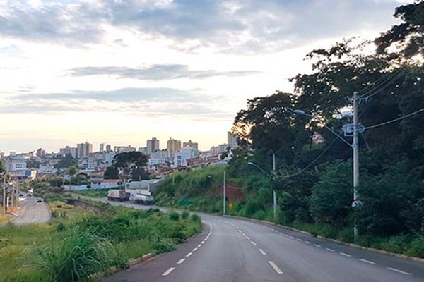 Patenses reclamam de mau cheiro em diferentes pontos da cidade e cobram solução