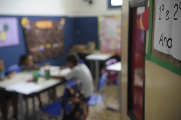 Educação deve ser direito e não herança de classe, diz especialista