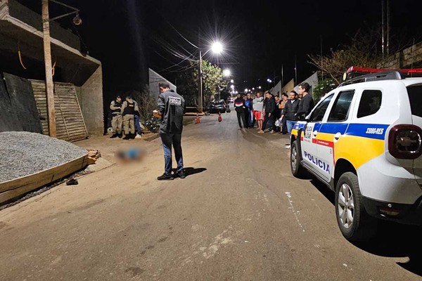 Homem é assassinado com tiros na face no bairro Jardim Esperança, em Patos de Minas