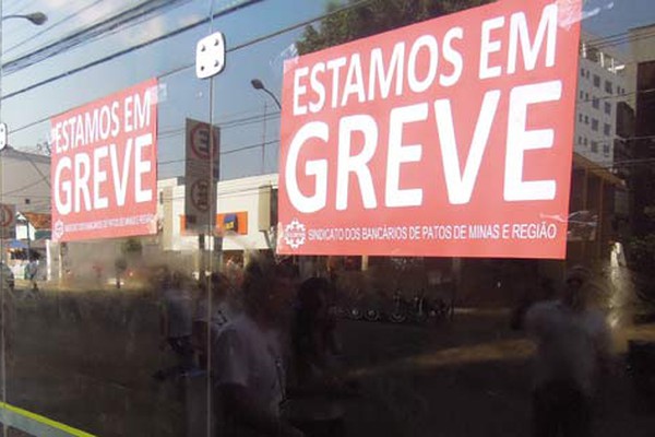 Bancários rejeitam proposta da Federação dos Bancos e greve rende memes nas redes sociais